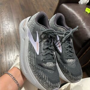 Brooks Women's Black and White Athletic Shoes